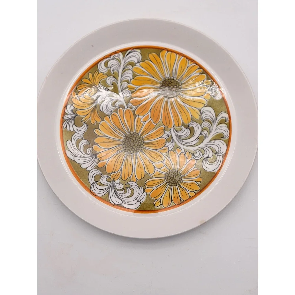 Mikasa Vintage 1970s Retro Floral Dinner Plate Yellow Orange Daisy MCM 10.5 Inch